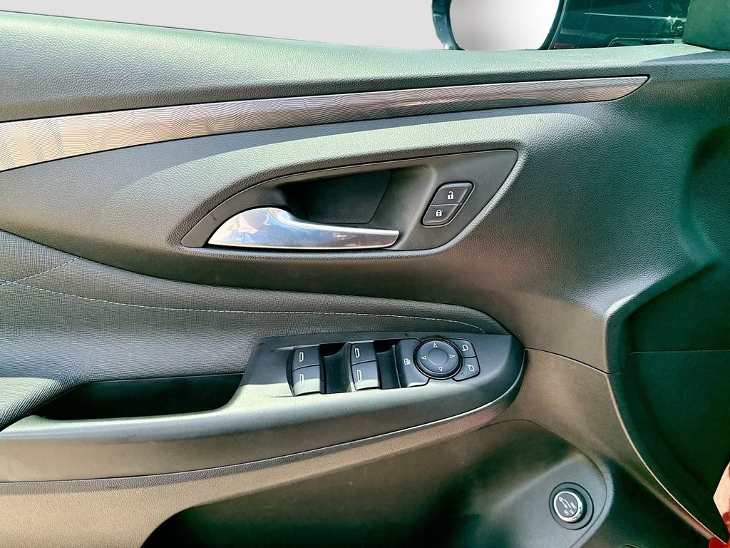Used 2025 Buick Envista Sport Touring w/ Convenience I Package FWD image 9