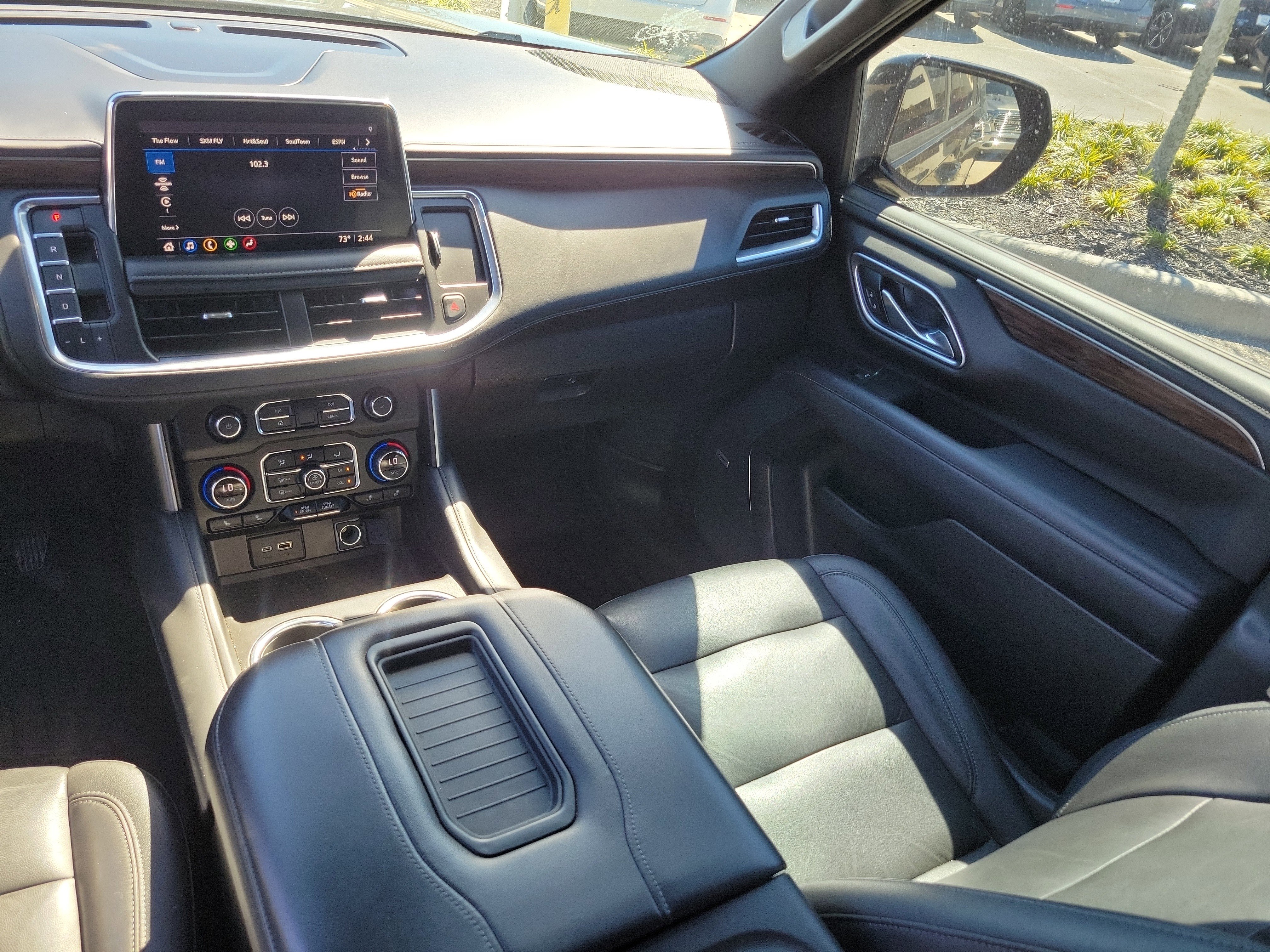 Used 2021 Chevrolet Suburban Z71 w/ Luxury Package image 17