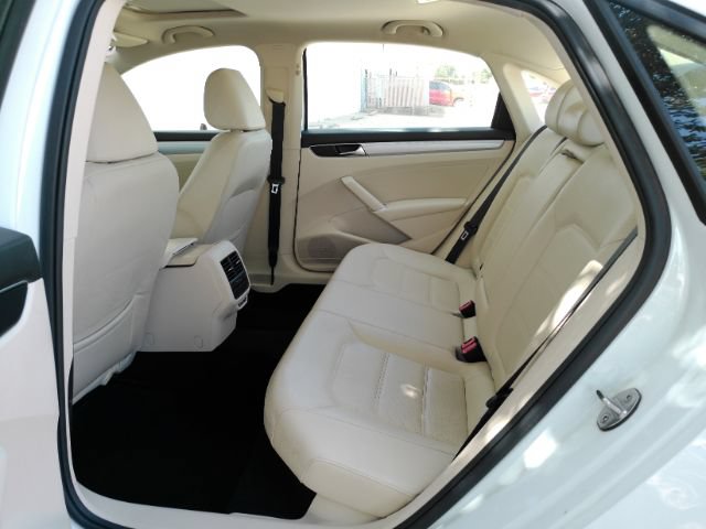 Used 2019 Volkswagen Passat 2.0T Wolfsburg w/ Wheels & Sunroof Package FWD image 18