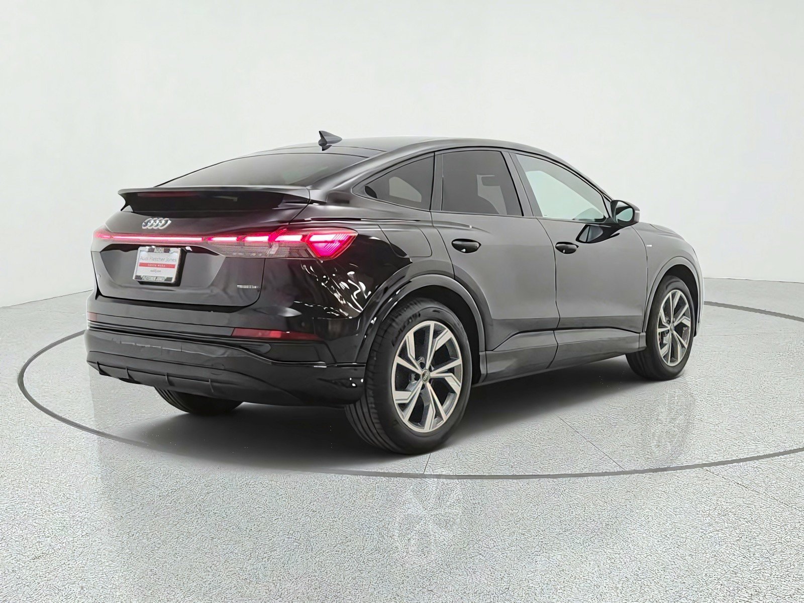 Used 2024 Audi Q4 e-tron Premium Plus w/ Premium Plus AWD/4WD image 5