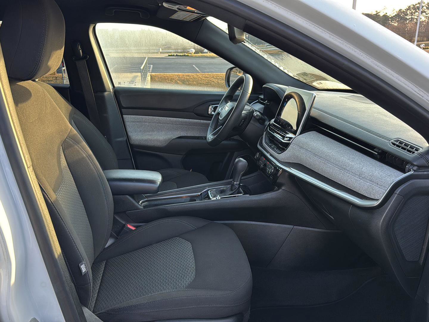 Used 2023 Jeep Compass Sport image 10