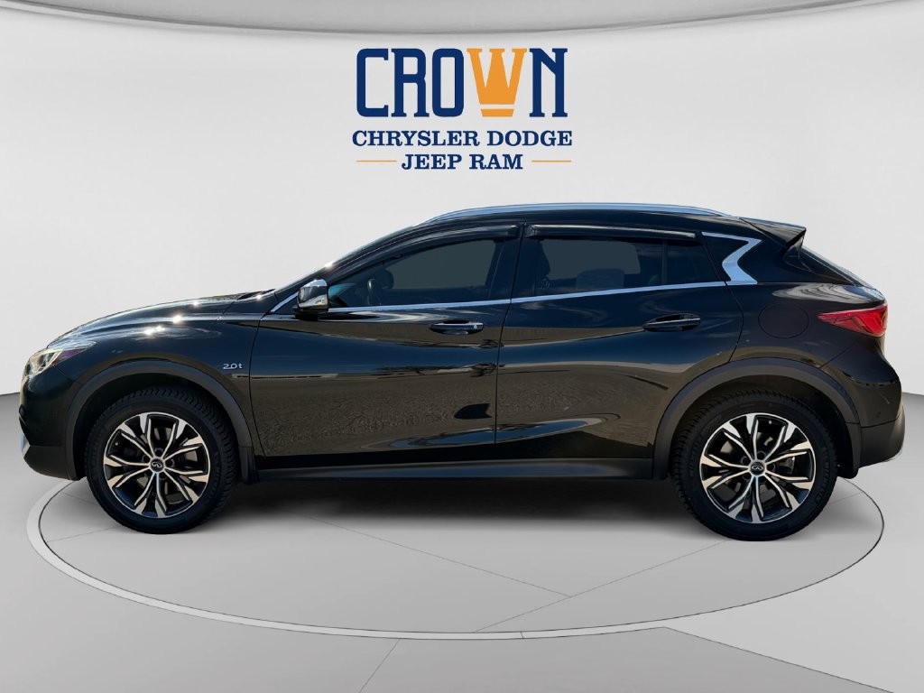 Used 2017 INFINITI QX30 Premium w/ Technology Package AWD/4WD image 6