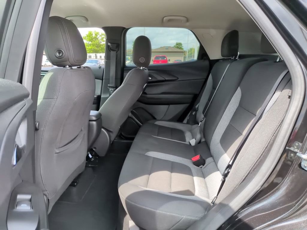 Used 2025 Chevrolet TrailBlazer LT FWD image 13