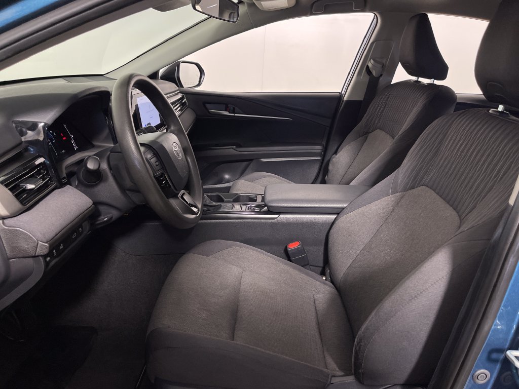 Used 2025 Toyota Camry LE FWD image 12