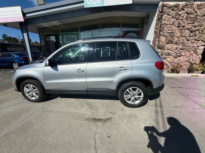 Used 2017 Volkswagen Tiguan S image 8