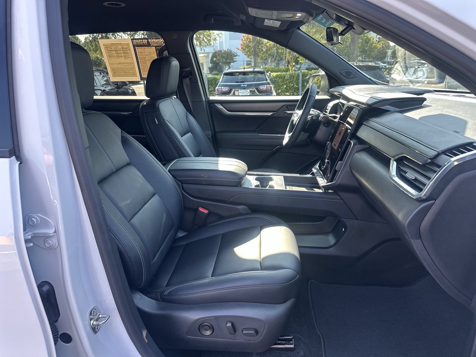 Used 2026 GMC Acadia Elevation w/ Elevation Premium Package FWD image 22
