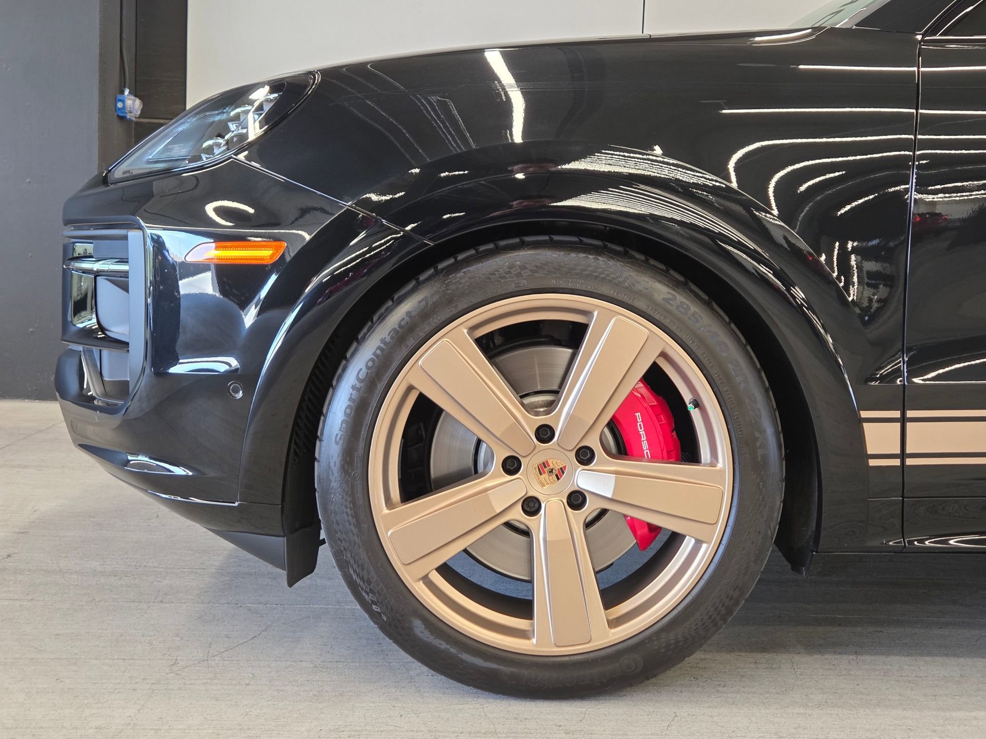 Certified 2025 Porsche Cayenne GTS AWD/4WD image 9