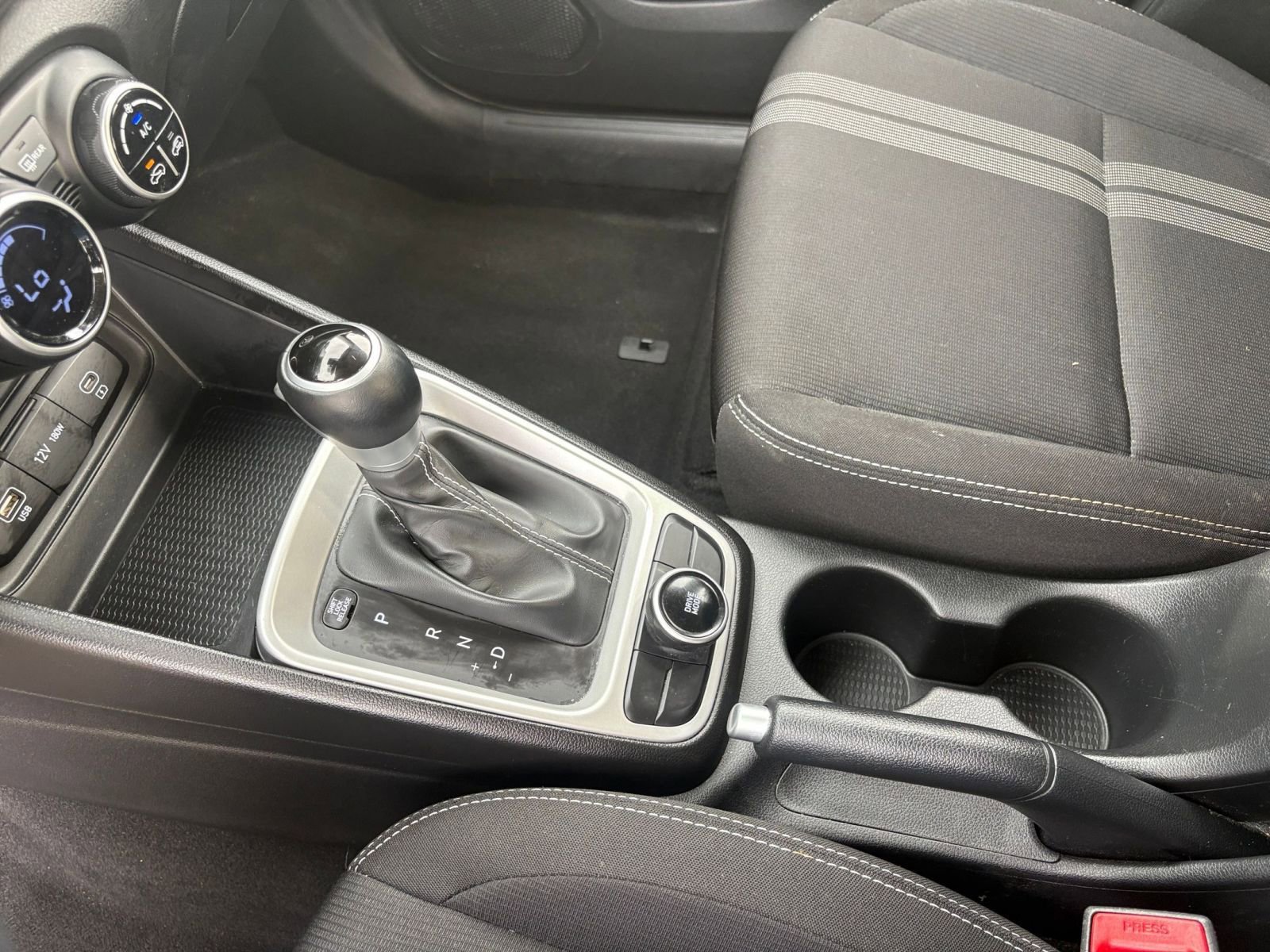 Used 2025 Hyundai Venue SEL image 41