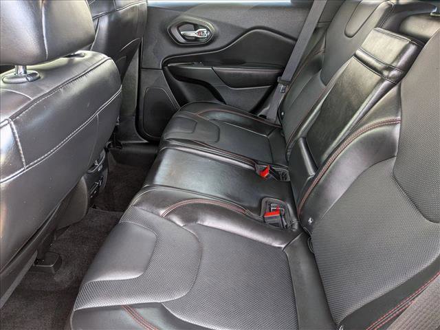 Used 2019 Jeep Cherokee Trailhawk AWD/4WD image 18