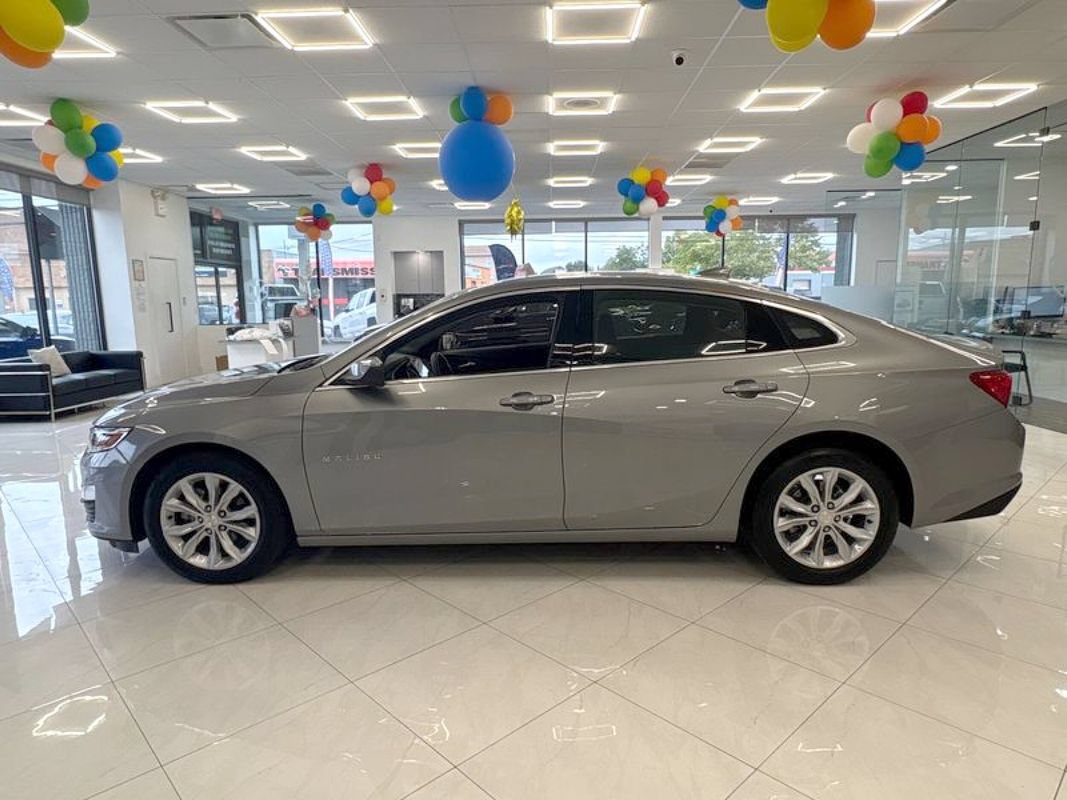Used 2025 Chevrolet Malibu LT FWD image 4