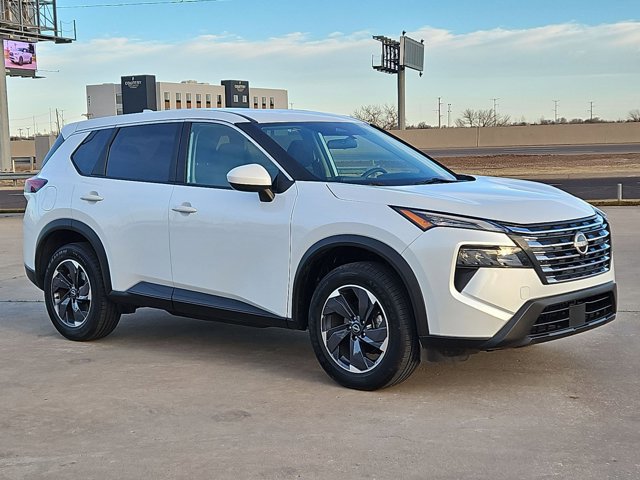 Used 2024 Nissan Rogue SV image 3