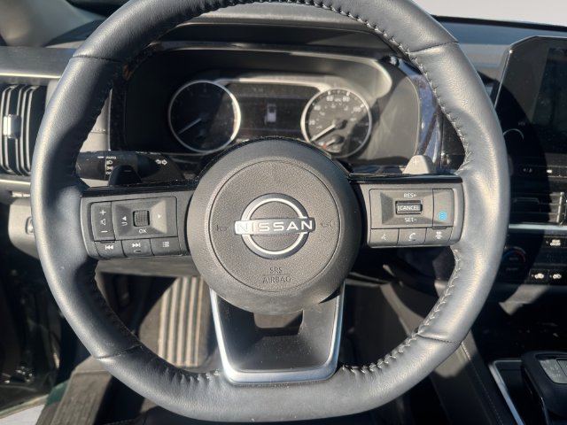 Used 2024 Nissan Pathfinder SL AWD/4WD image 10