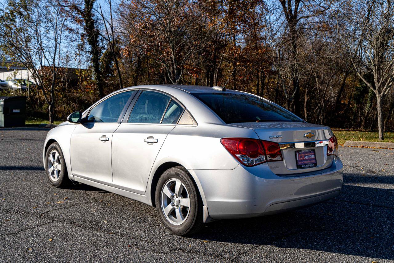 Used 2016 Chevrolet Cruze LT FWD image 4