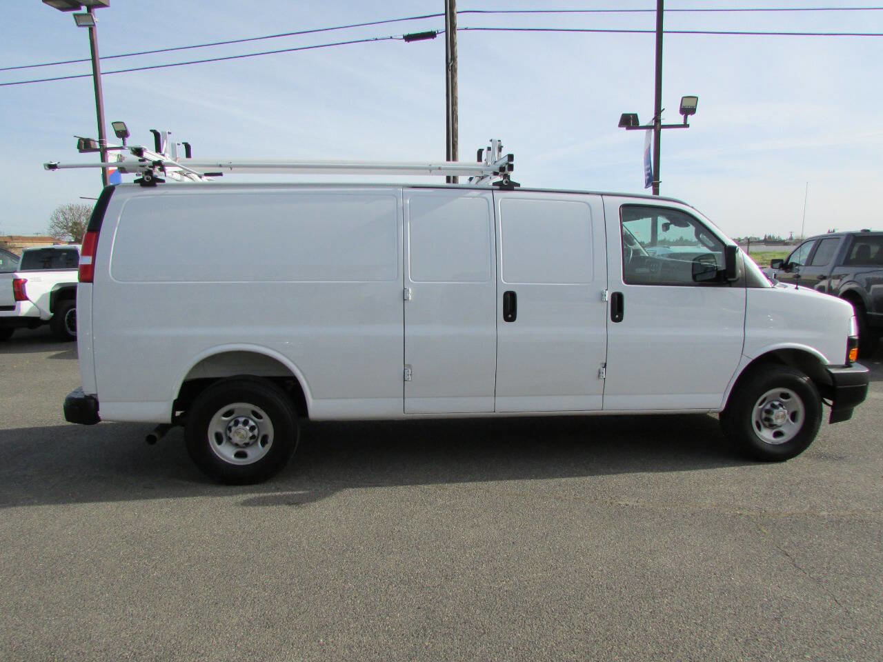 Used 2025 Chevrolet Express 2500 Extended w/ Communications Package RWD image 5