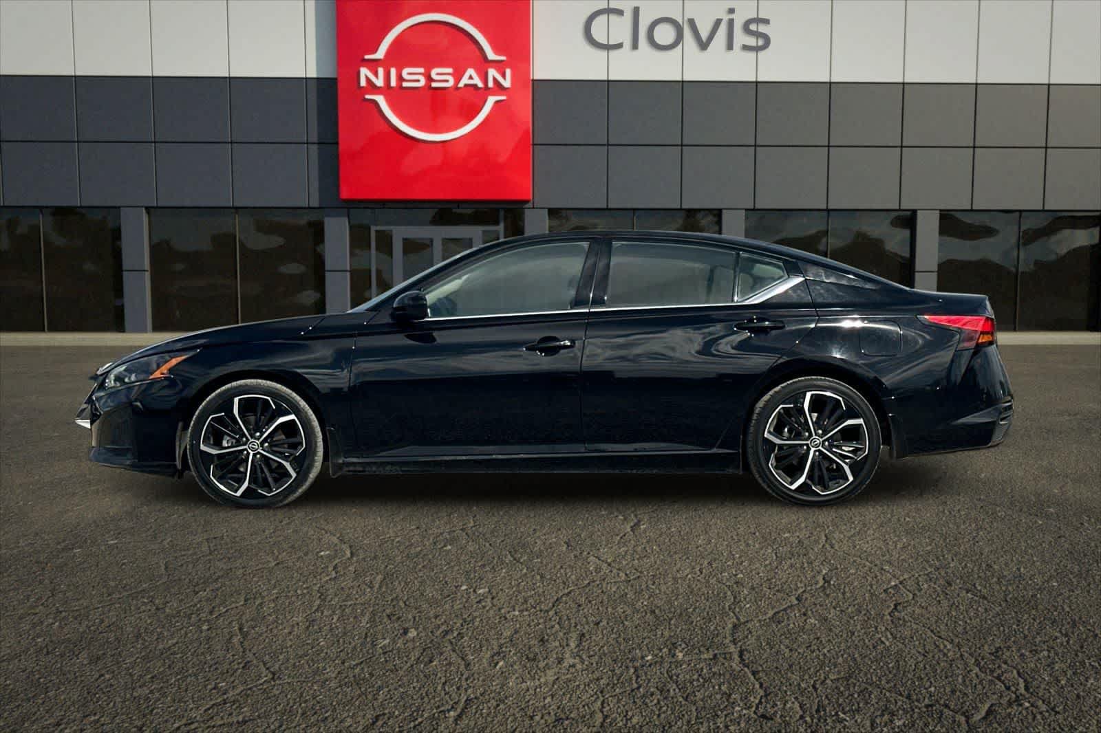 Used 2024 Nissan Altima 2.5 SR FWD image 6