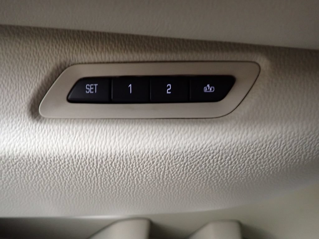 Used 2015 Cadillac Escalade Luxury AWD/4WD image 24
