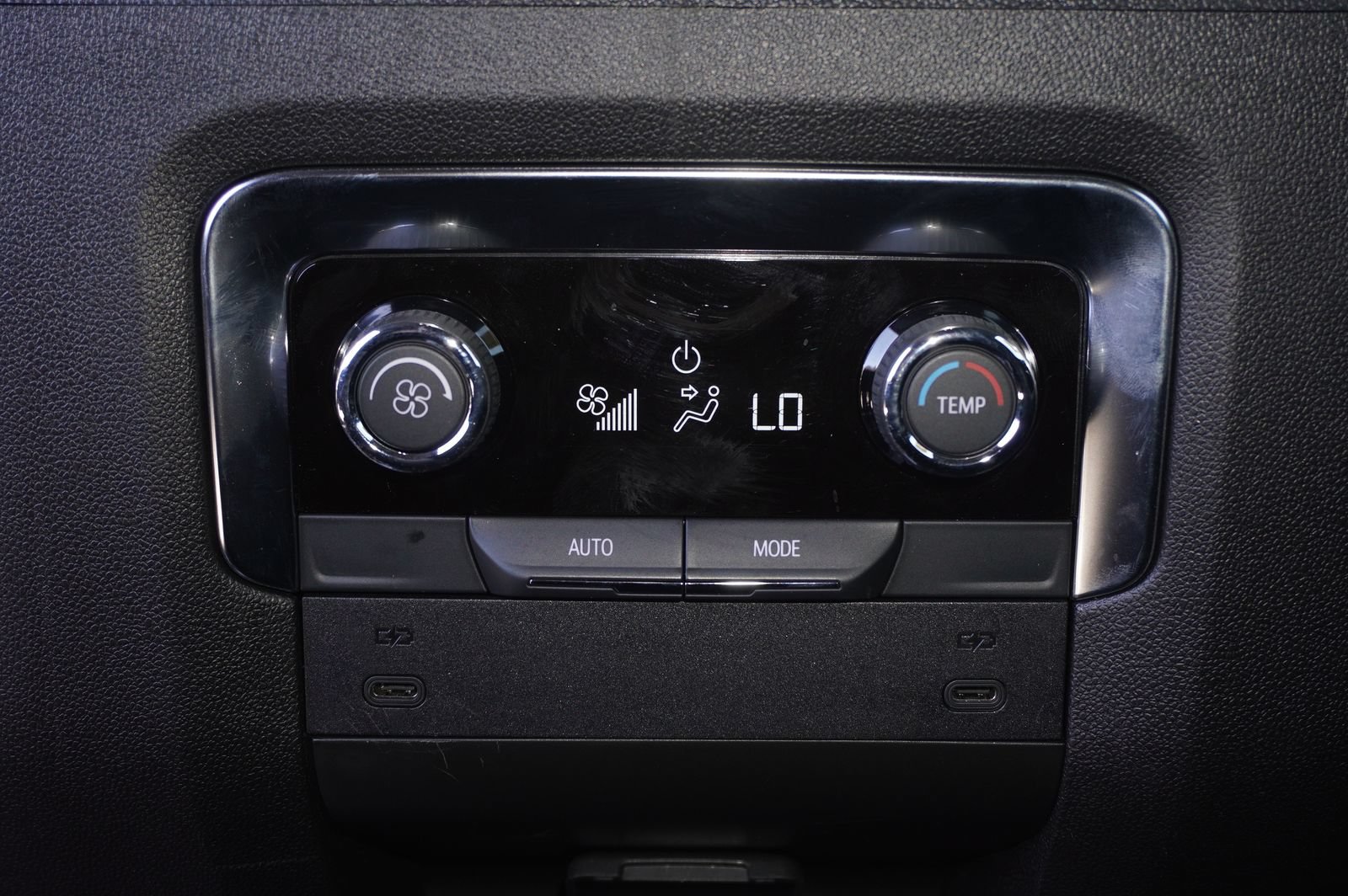 Used 2026 Chevrolet Suburban RST RWD image 12