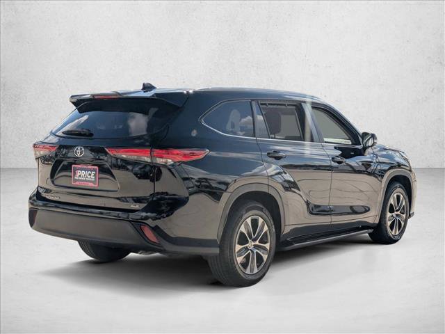 Used 2023 Toyota Highlander XLE image 5