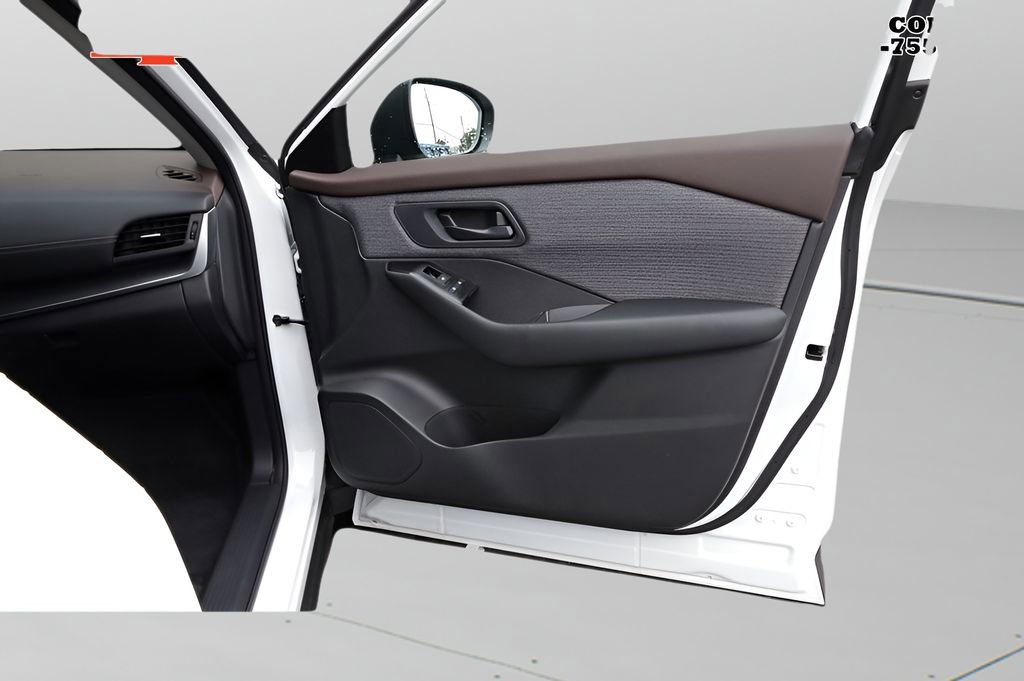Used 2023 Nissan Rogue S image 18