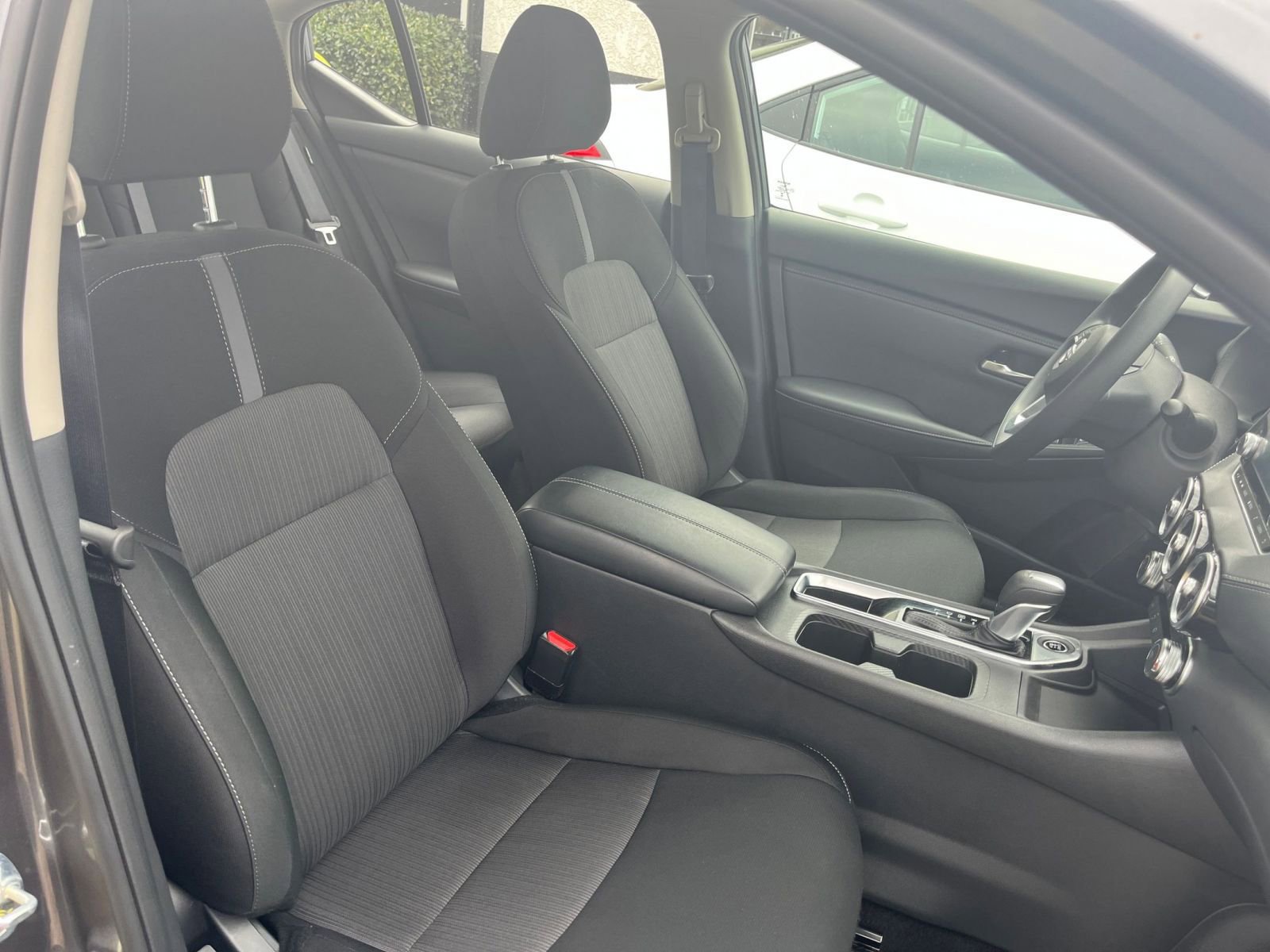 Used 2025 Nissan Sentra SV image 34