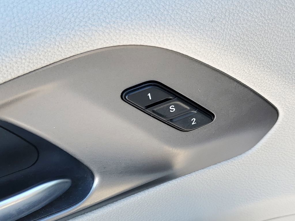 Used 2020 Chrysler Pacifica Touring-L image 27