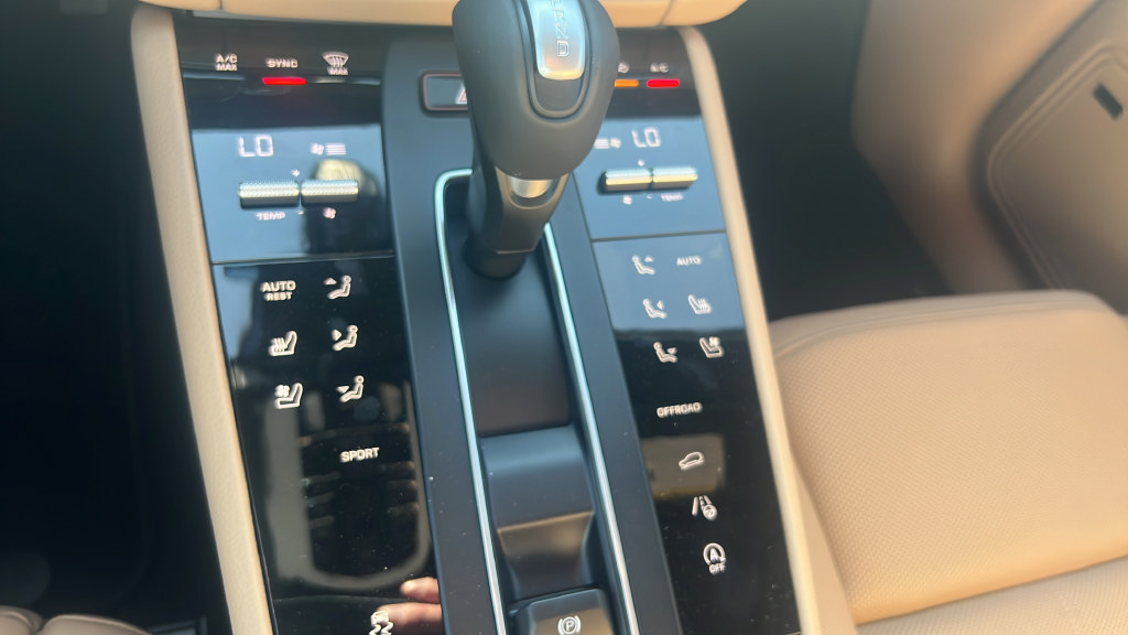 New 2026 Porsche Macan AWD/4WD image 26