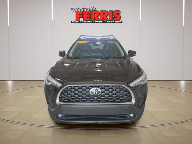 Used 2022 Toyota Corolla Cross XLE w/ Convenience Package FWD image 2