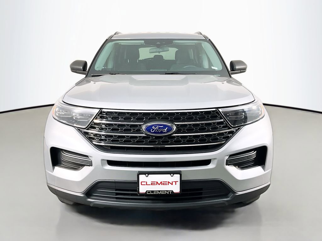 Used 2022 Ford Explorer XLT image 3