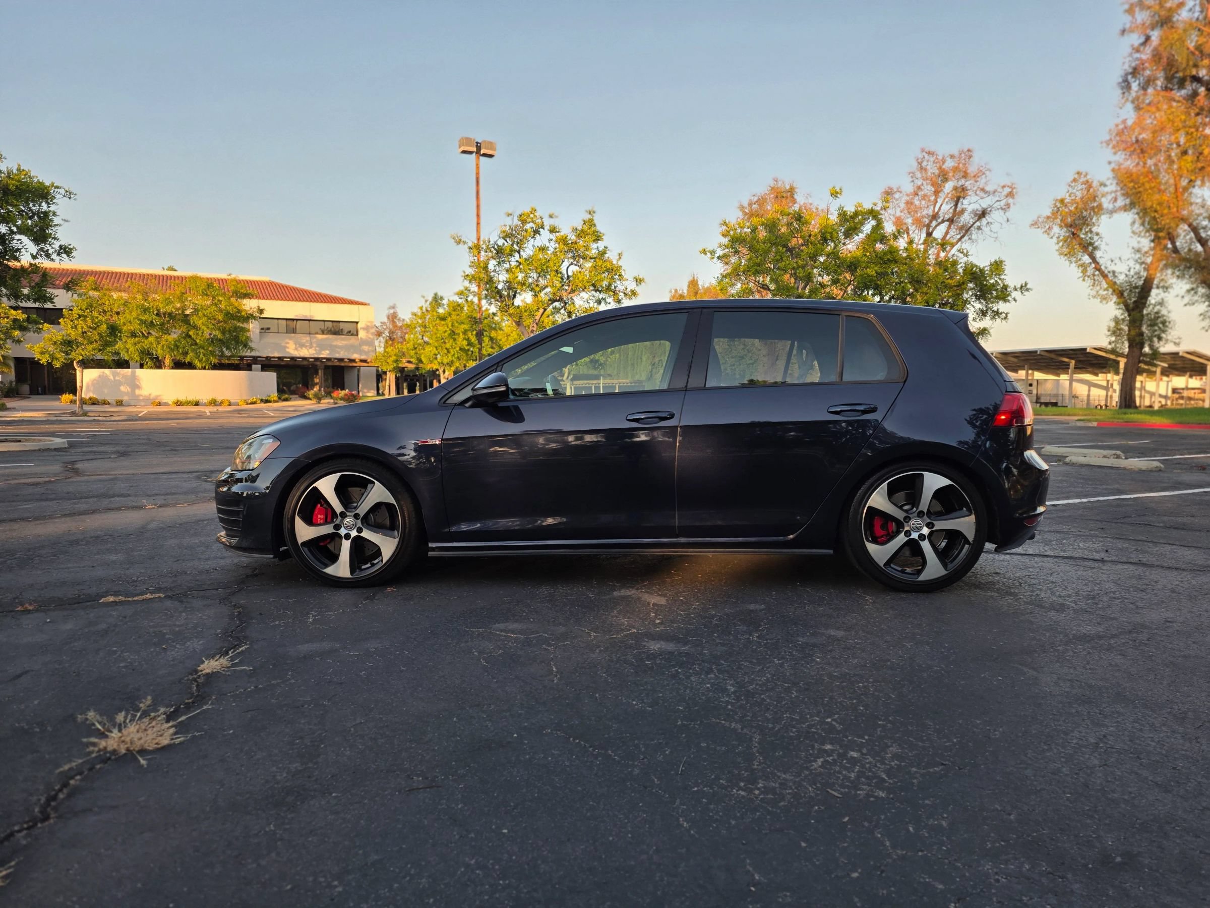 Used 2017 Volkswagen GTI Sport FWD image 7
