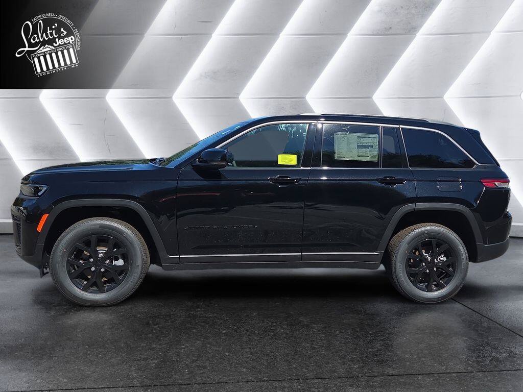 New 2026 Jeep Grand Cherokee Altitude AWD/4WD image 3