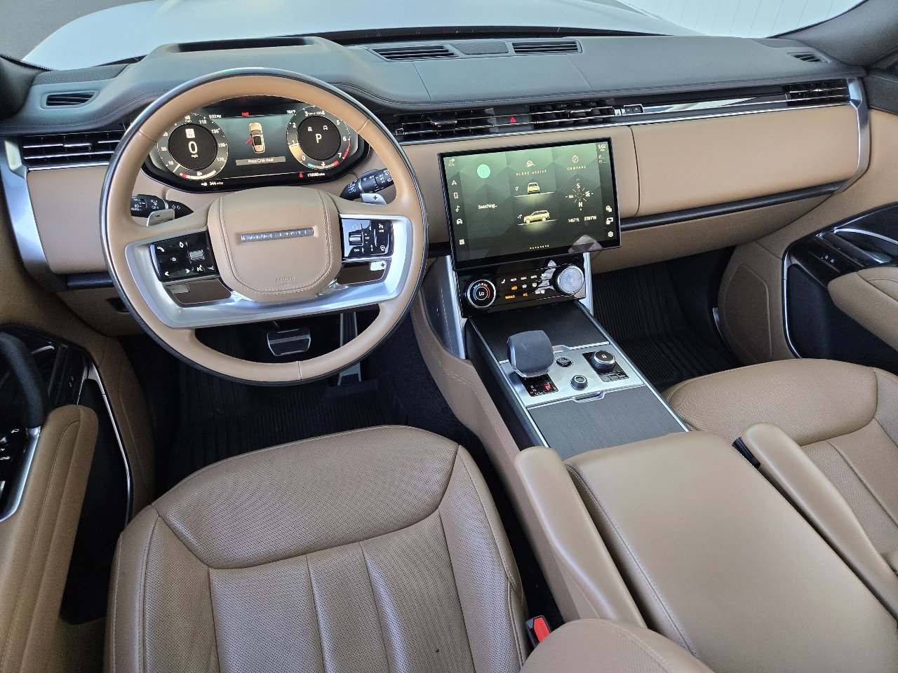 Used 2023 Land Rover Range Rover SE image 2