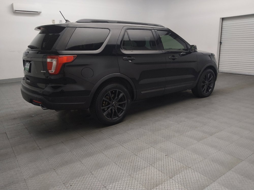 Used 2018 Ford Explorer XLT w/ Equipment Group 202A AWD/4WD image 10
