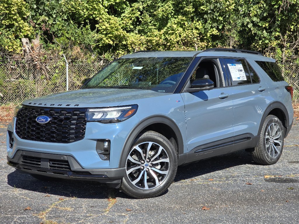 New 2025 Ford Explorer ST-Line image 2
