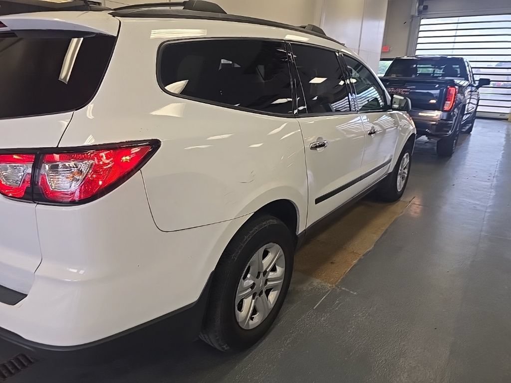 Used 2017 Chevrolet Traverse LS FWD image 3