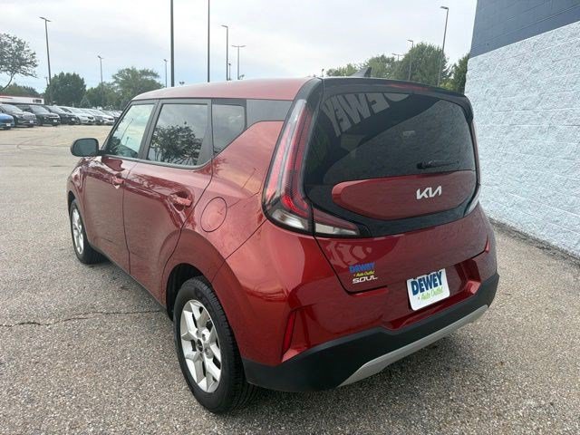 Used 2024 Kia Soul LX w/ Option Group 015 FWD image 3