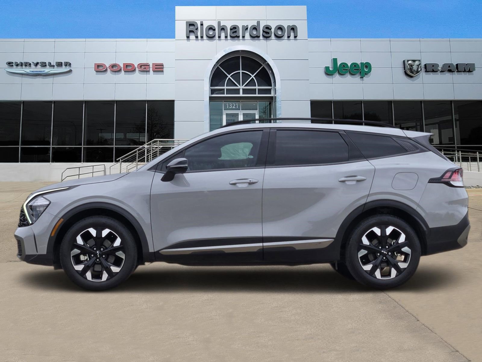 Used 2023 Kia Sportage X-Line w/ X-Line Premium Package AWD/4WD image 3