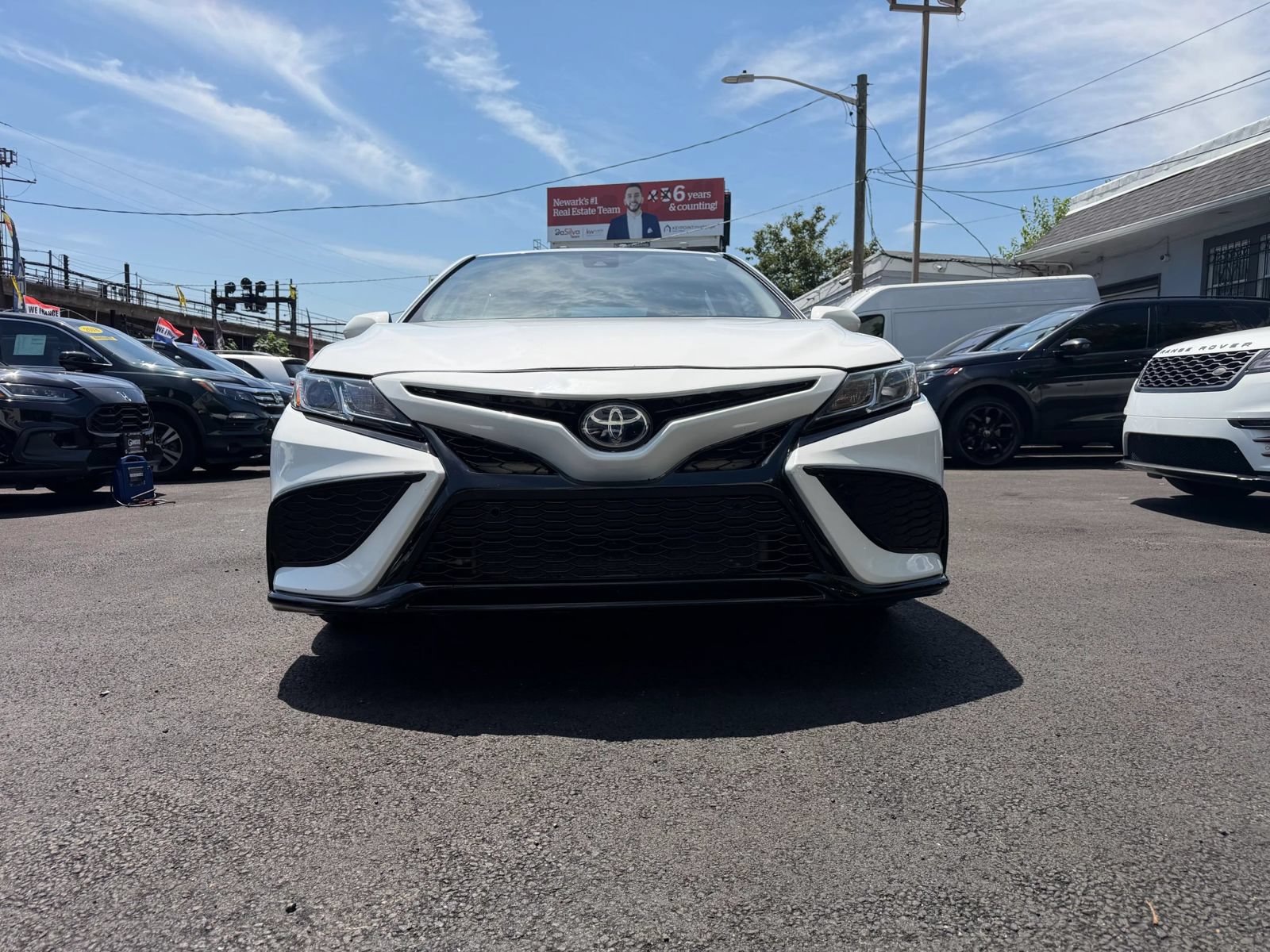 Used 2021 Toyota Camry SE FWD image 2
