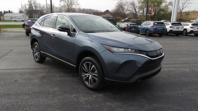 Used 2022 Toyota Venza LE image 1