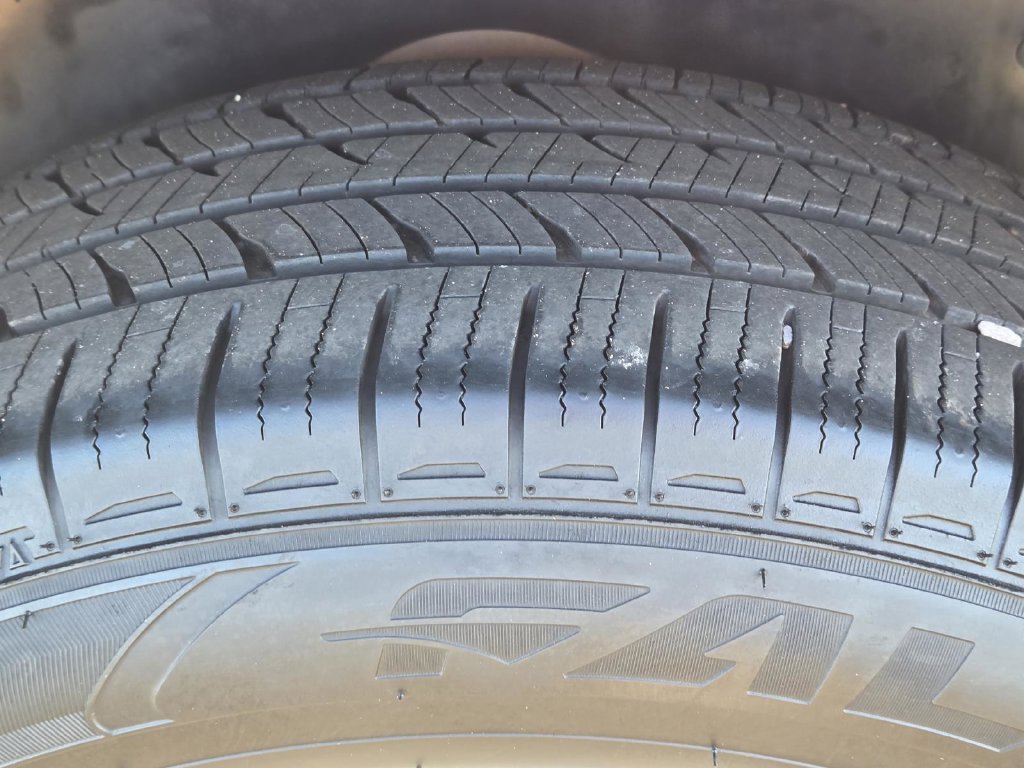 Used 2011 Lincoln MKX 2WD w/ 101A Rapid Spec Order Code image 42