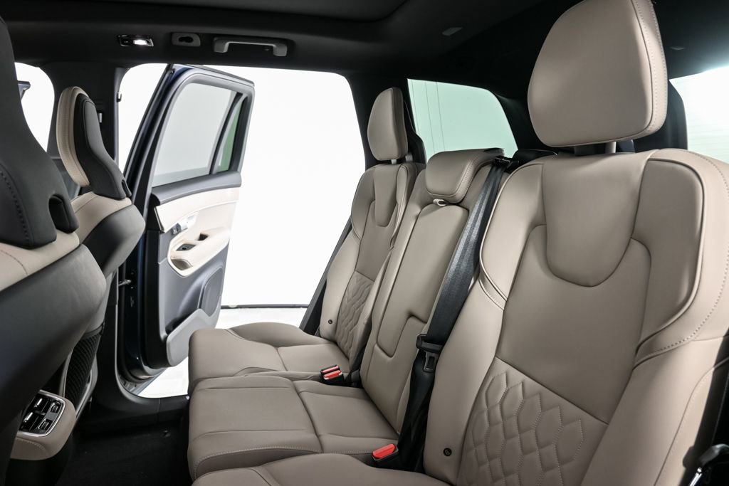 Certified 2026 Volvo XC90 B6 Plus w/ Protection Package Premier image 23