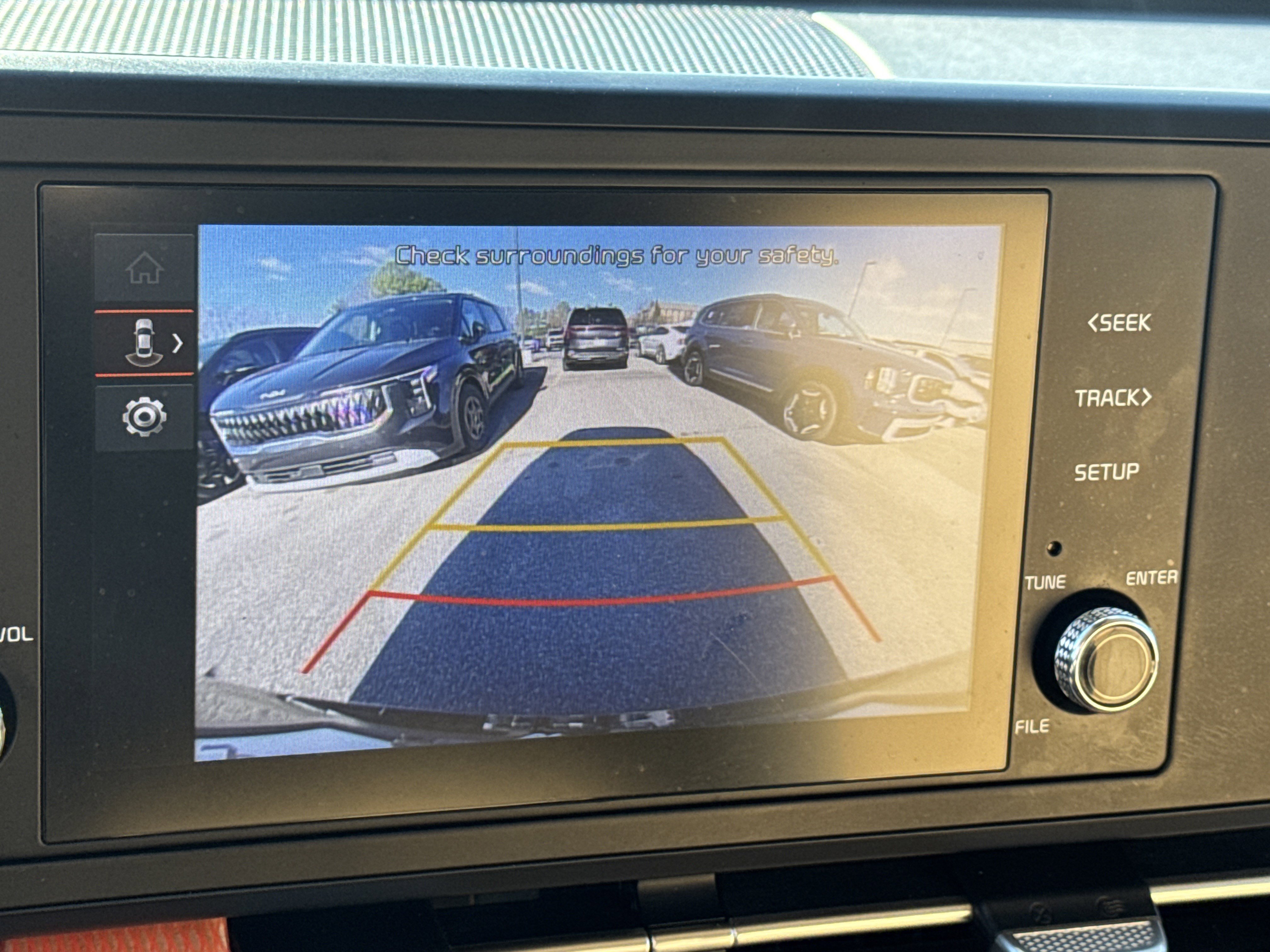 Used 2023 Kia Carnival LX image 30