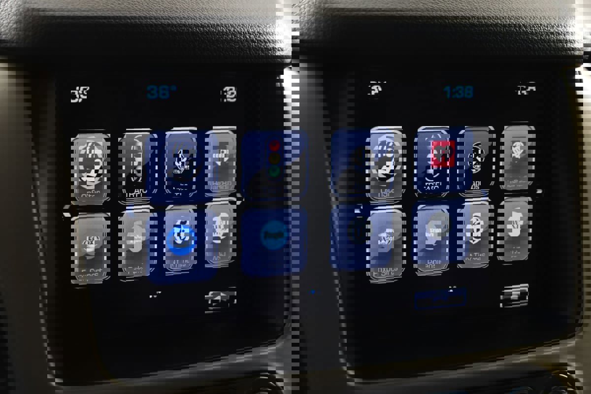 Used 2018 GMC Yukon Denali w/ Open Road Package image 35