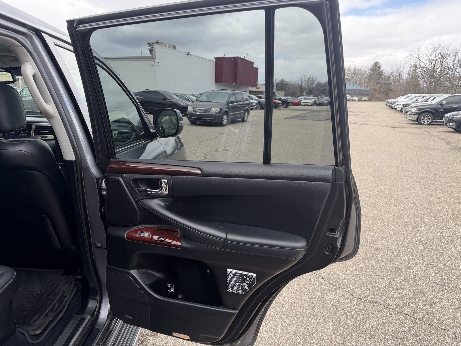 Used 2015 Lexus LX 570 4WD image 28