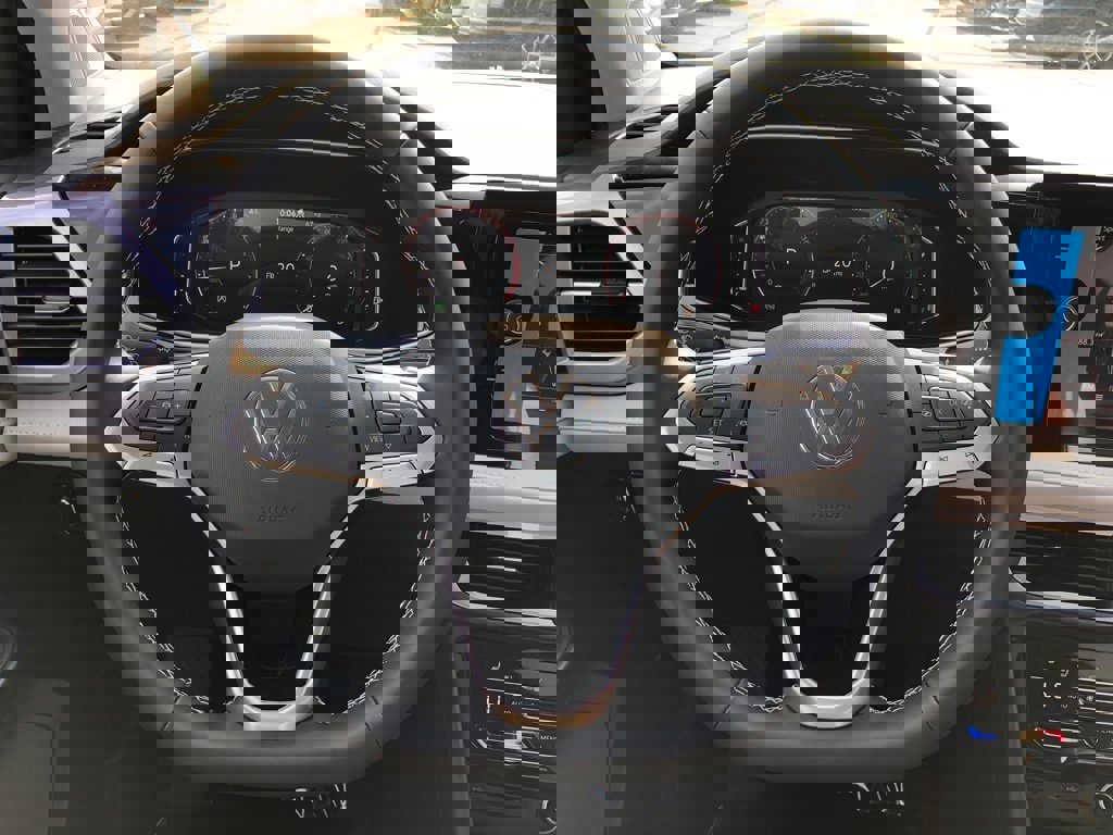New 2025 Volkswagen Taos SEL image 18