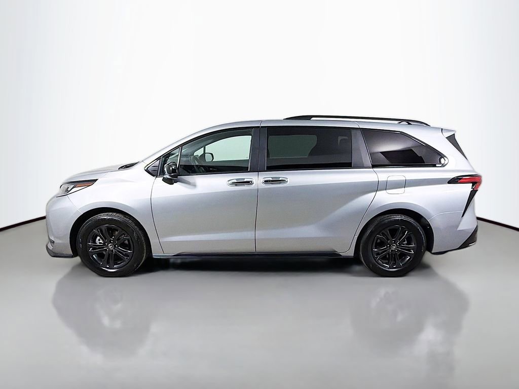 Used 2025 Toyota Sienna XSE w/ XSE Plus Package image 9