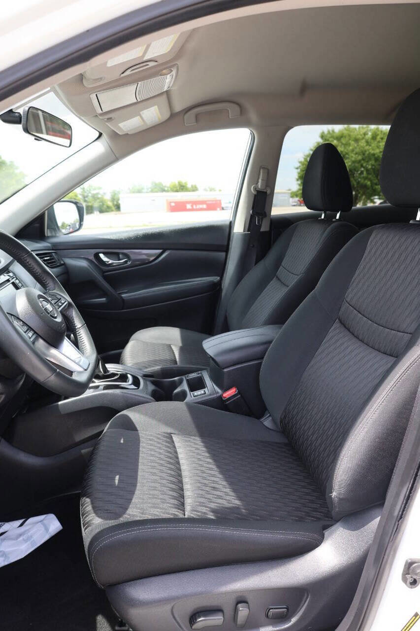 Used 2018 Nissan Rogue SV image 13