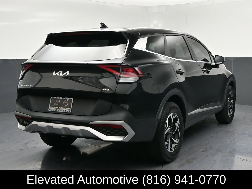 Used 2023 Kia Sportage LX image 4