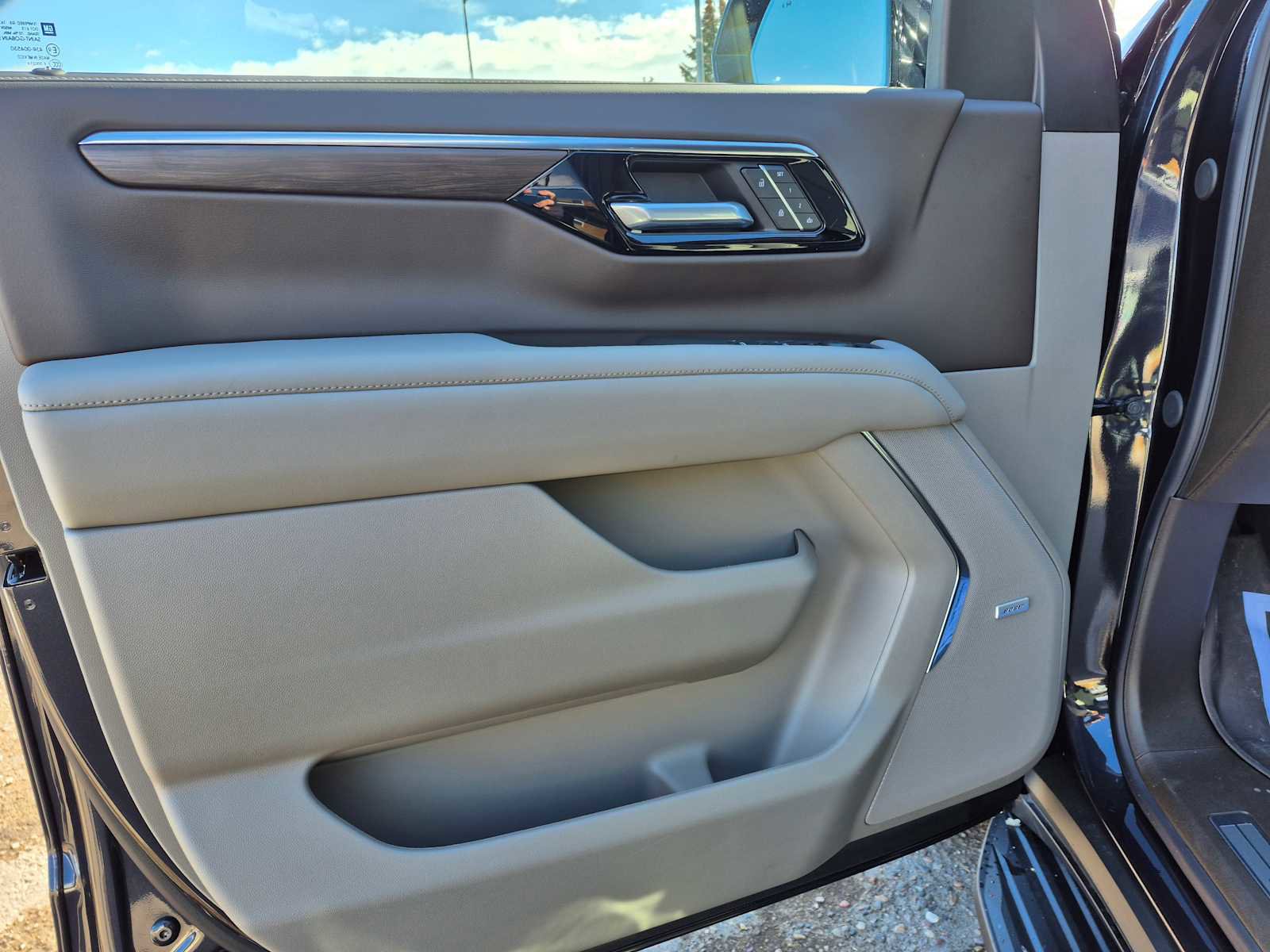 New 2026 Chevrolet Suburban LT w/ Comfort Package image 15