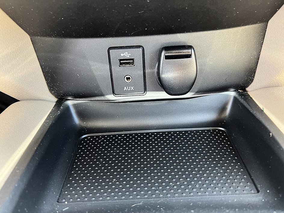 Used 2015 Nissan Rogue SV w/ SV Moonroof Package image 18