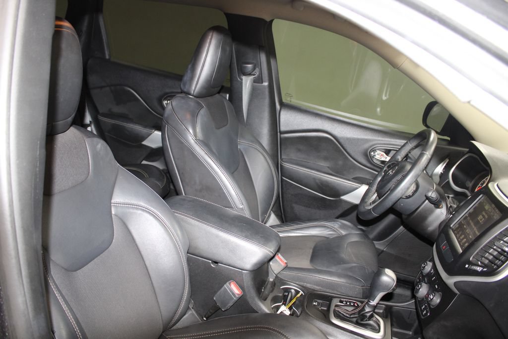 Used 2018 Jeep Cherokee Latitude Plus FWD image 22